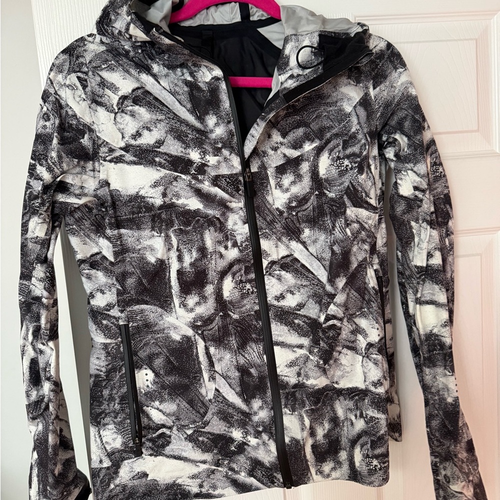 lululemon athletica Black & White Printed Hooded Ski Jacket